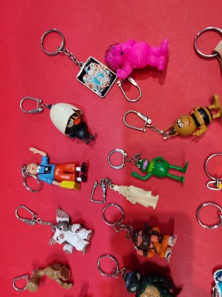 Lote de llaveros de figuras variadas