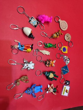 Lote de llaveros de figuras variadas