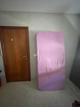 Cama con canapé de madera