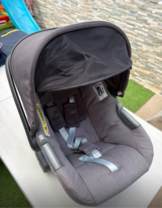 Silla de paseo Inglesina Aptica gris.