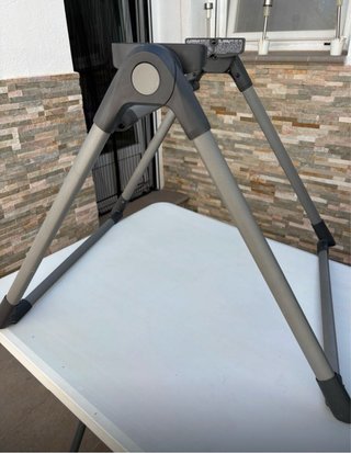 Silla de paseo Inglesina Aptica gris.