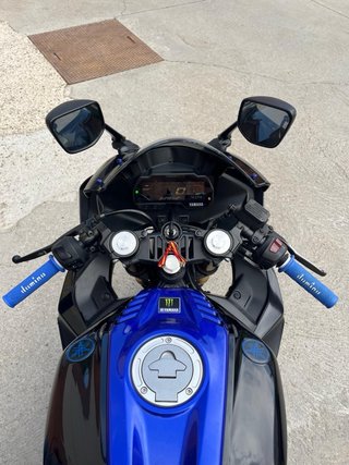 Yamaha YZF 125 R Negra