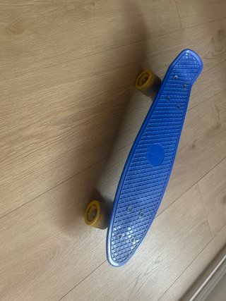 Monopatín azul