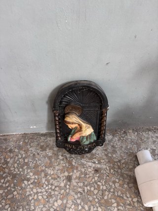 Relieve religioso antiguo Virgen María