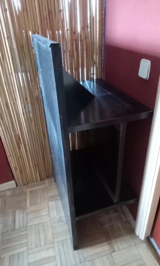 REGALO: 2 Estanterías negras de madera con banco.