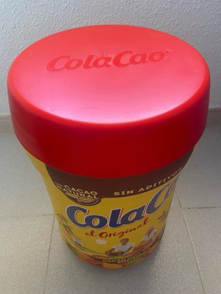 Taburete y baúl Cola Cao