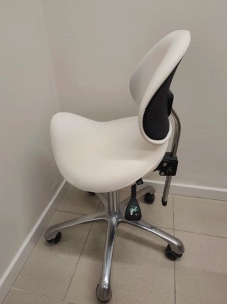 Silla profesional de estética con ruedas