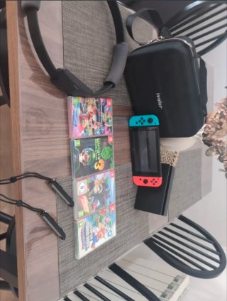Nintendo Switch + 4 Juegos
