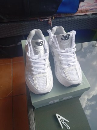 New Balance Bambas Running Plata y Blanco