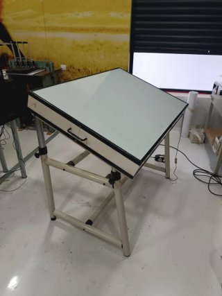 Mesa retroiluminada 120x80cm altura  regulable