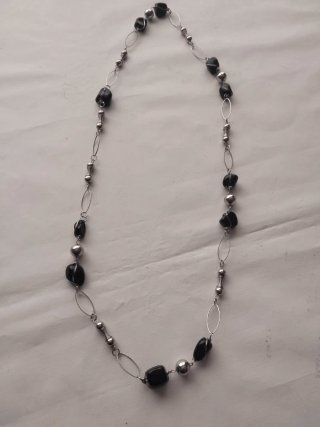 Collar largo negro y plateado