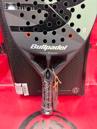 Pala de padel Bullpadel hack 04 CMF 26 359G