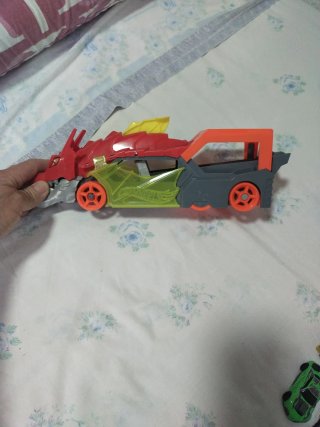 Lote Coches Hot Wheels y otro camión grande.