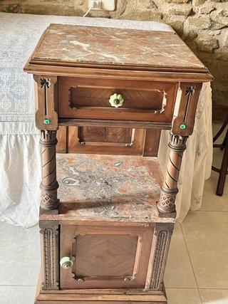 Mesita de noche modernista restaurada
