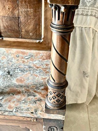 Mesita de noche modernista restaurada