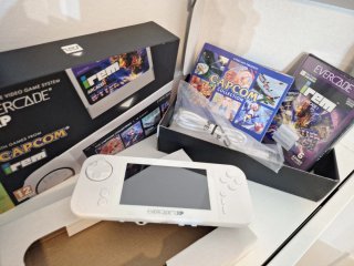 Evercade EXP Ed. Especial Capcom - incluye IREM