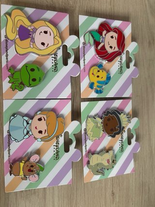 Lote Pins Disney Princesas con Mascota
