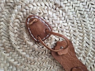 Bolso redondo de mimbre con detalles en cuero