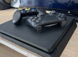 PS4 Slim 1TB + 2 Mandos + 1 Juego a elegir