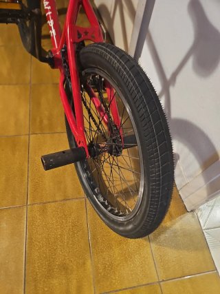 Bicicleta BMX Wipe Roja