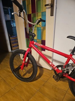 Bicicleta BMX Wipe Roja