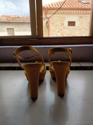 Zapatos de tacón MARYPAZ amarillos talla 36