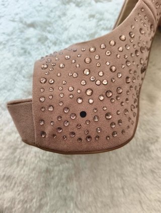 Zapatos de tacón con pedrería La Strada Rosados