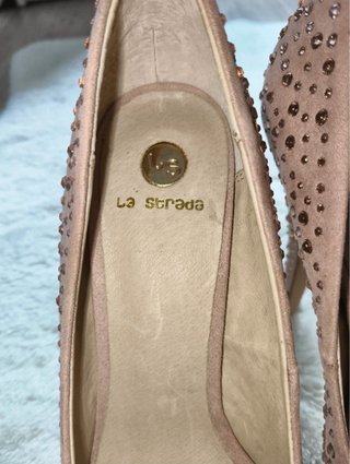 Zapatos de tacón con pedrería La Strada Rosados