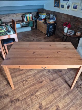 Mesa de despacho de madera