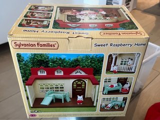 Casa Sweet Raspberry Sylvanian Families con 4 figu