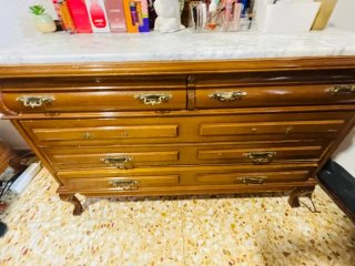 Cómoda/Tocador antiguo con espejo y mármol – 80€