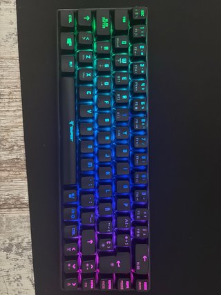 Monitor Gaming Gigabyte 27 y teclado tempest