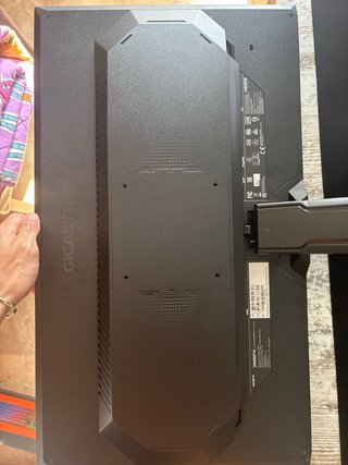 Monitor Gaming Gigabyte 27 y teclado tempest