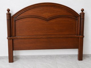 Cabecero de madera estilo clásico
