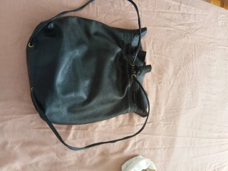 Mochila de piel negra
