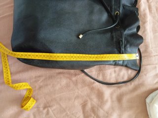 Mochila de piel negra
