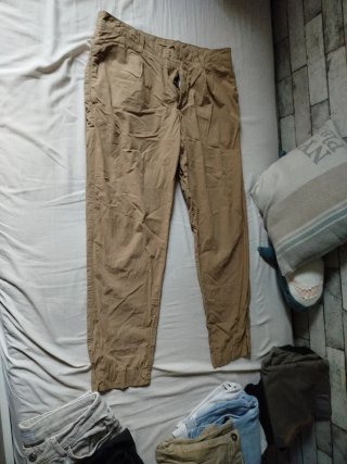 Pantalones beige/marrones