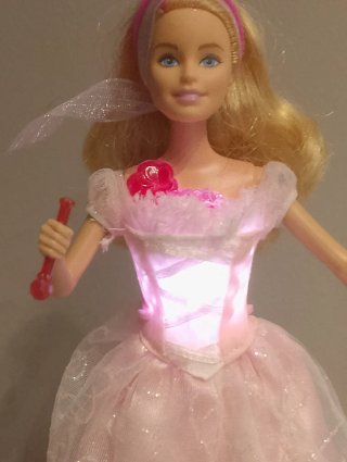 Barbie Mattel che canta e si illumina