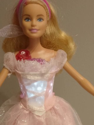Barbie Mattel che canta e si illumina