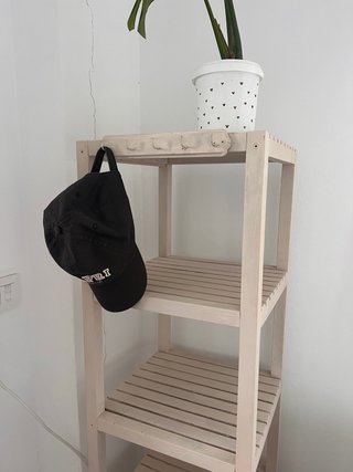 Estantería vertical de madera