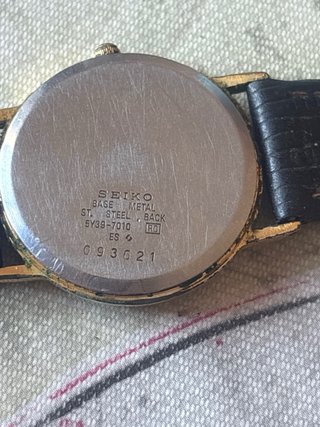 Reloj Seiko Quartz Clásico Dorado