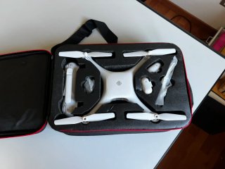 Drone bianco rotto