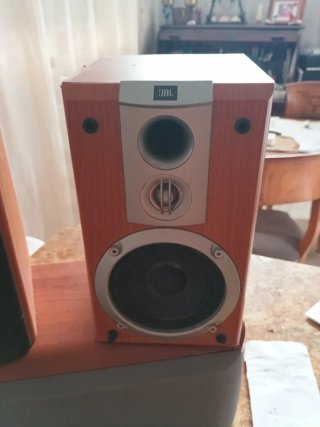 2 Altavoces JBL  y 1 infinity