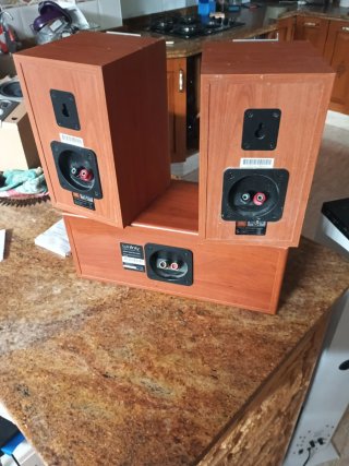 2 Altavoces JBL  y 1 infinity