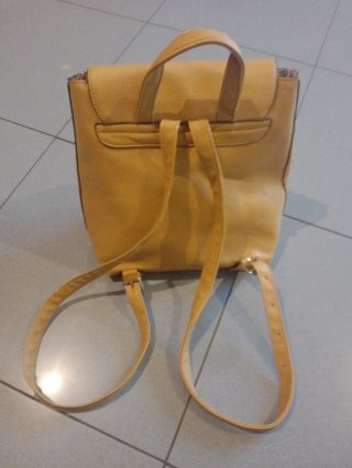 Bolso Mochila Amarillo