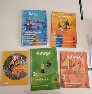 Ciencias Sociales. 3 Primaria. Revuela. Comunid...