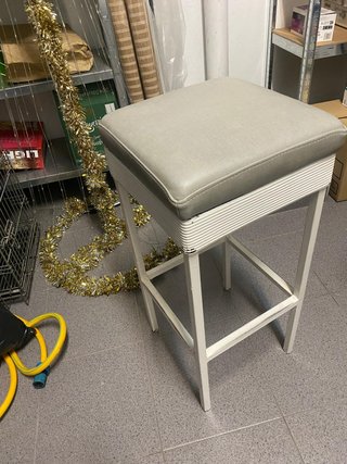 Taburetes Barra Cocina Piel y Metal Beige 30€ c/u