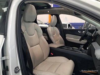 VOLVO XC60 MOMEMTUN 4WD D5