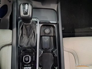 VOLVO XC60 MOMEMTUN 4WD D5