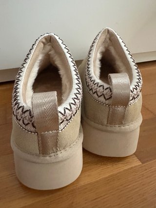 UGG beige zapatillas plataforma